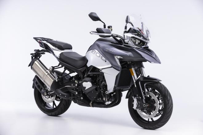 Las motos chinas de QJ Motor llegan con seis años de garantía