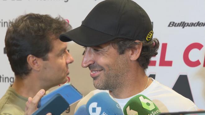 Raúl recuerda el día que mandó callar al Camp Nou en el torneo de pádel El Clásico en Madrid