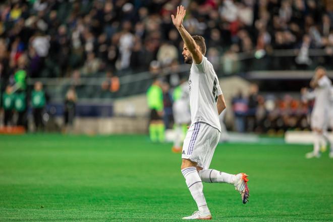 Nacho levanta la mano en el Shakhtar-Real Madrid (Foto: Cordon Press).