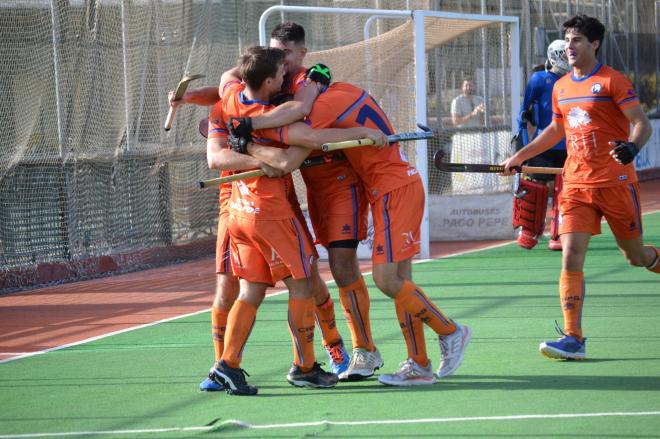 Los jugadores del RH Privé Benalmádena celebran uno de los goles.