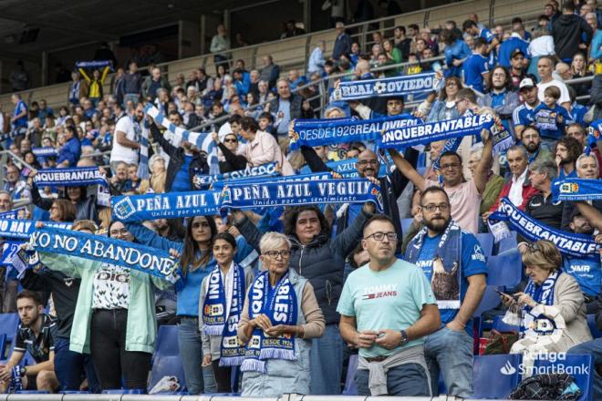 Afición del Real Oviedo ante el Huesca (Foto: LaLiga)