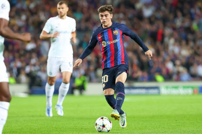 Gavi, con el balón en el Barcelona-Inter (Foto: Cordon Press).