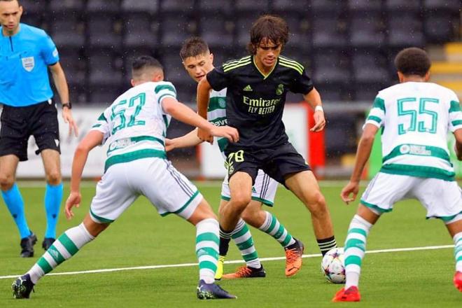 Julen Jon Guerrero muy marcado por el equipo Juvenil del Celtic de Glasgow.