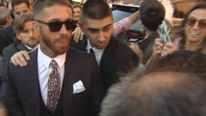 Sergio Ramos necesitó la ayuda de la seguridad para poder avanzar en su llegada a Las Ventas, Madrid