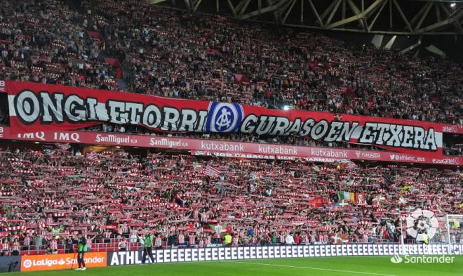 Tifo de la afición del Athletic Club ante el Atlético del Cholo Simeone el sábado en San Mamés (Foto: LaLiga).