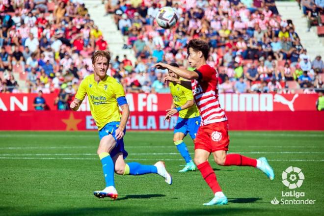 Alex ante el Girona en Montilivi. (Foto: LaLiga)