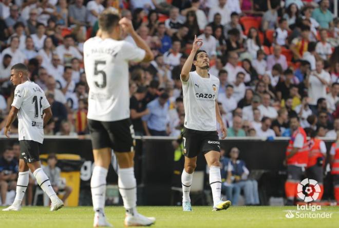 Celebración del gol de Edinson Cavani durante el Valencia-Elche (Foto: LaLiga).