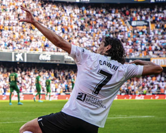 Cavani se lució con un doblete para el Valencia CF en su segundo partido en Mestalla (Foto: Valencia CF).
