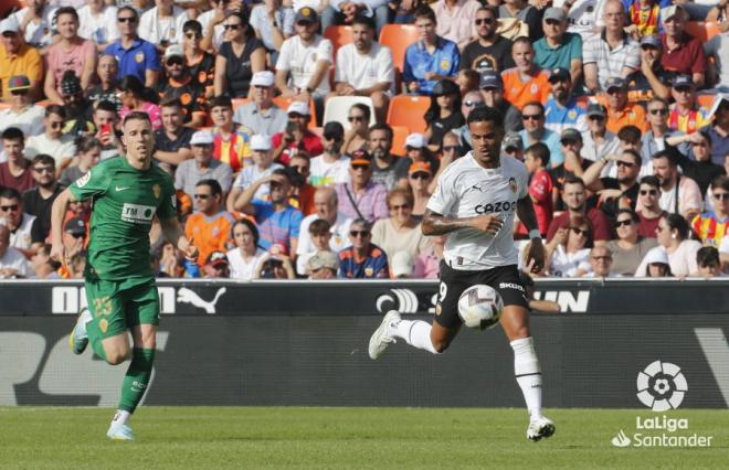 El Valencia no puede permitirse empatar como ante el Elche (Foto: LaLiga).