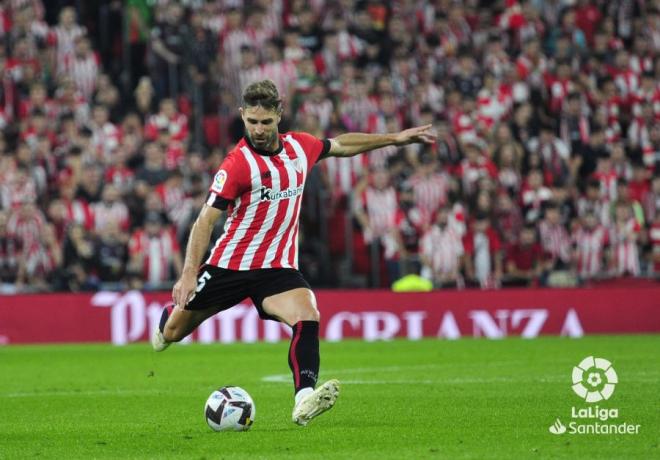 Yeray, durante el partido ante el Atlético en San Mamés (Foto: LaLiga).