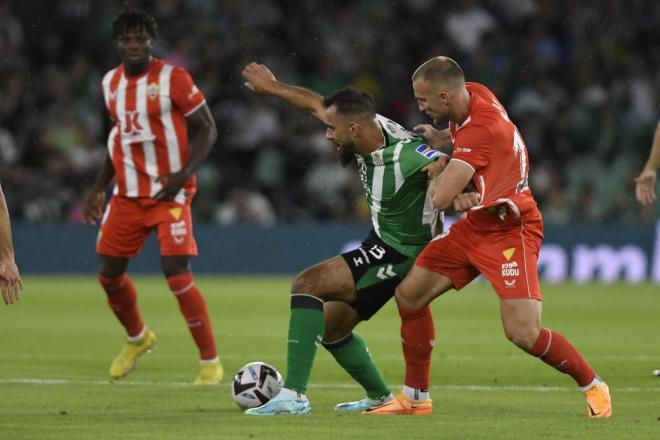 Borja Iglesias en el Betis - Almería (Foto: Kiko Hurtado)