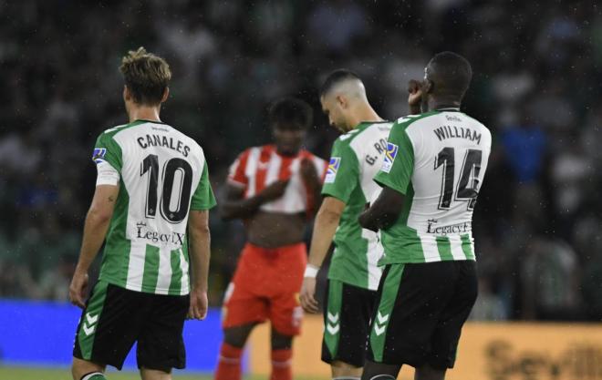 Celebración del gol de William Carvalho ante el Almería (Foto: Kiko Hurtado)