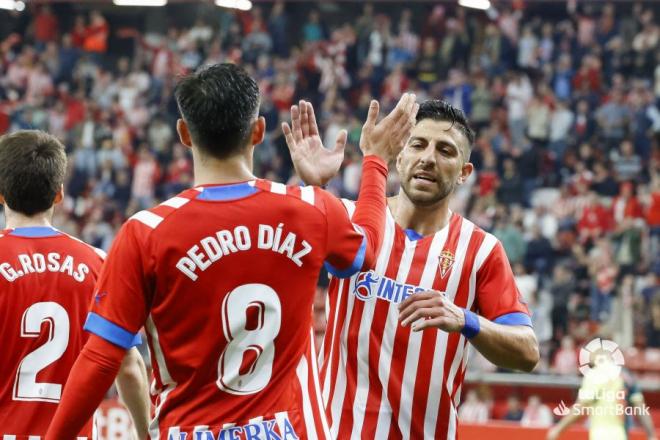 Zarfino y Pedro Díaz celebran uno de los goles. (Foto: LaLiga)