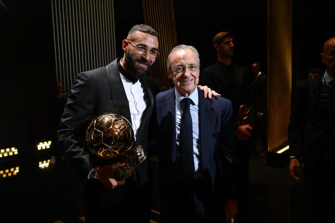 Florentino Pérez posa con Benzema en la Gala del Balón de Oro 2022 (Foto: Cordon Press).