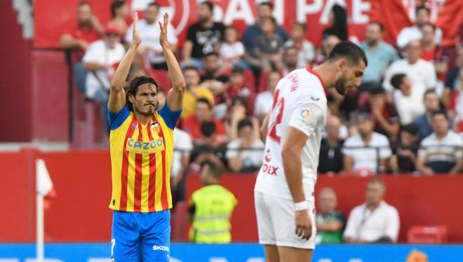 Cavani celebra su gol al Sevilla (Foto: Kiko Hurtado).