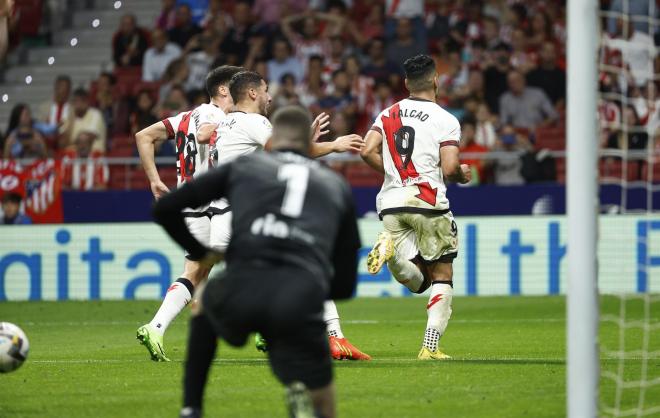 Falcao celebra su gol en el Atlético-Rayo (FOTO: EFE).