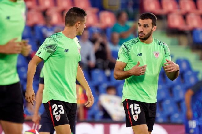 Iñigo Lekue charla con Ander Herrera en el Coliseum de Getafe (Foto: Athletic Club).