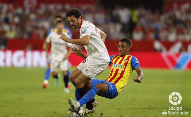 Navas contra Lino (Foto: LaLiga)