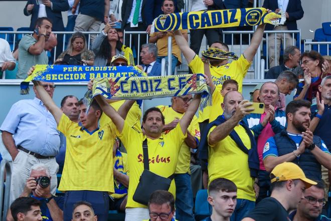 Afición amarilla ante el Betis. (Foto: Cristo García)