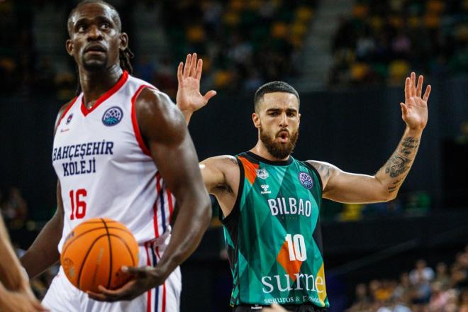 El jugador del Surne Bilbao Basket Francis Alonso en Miribilla.