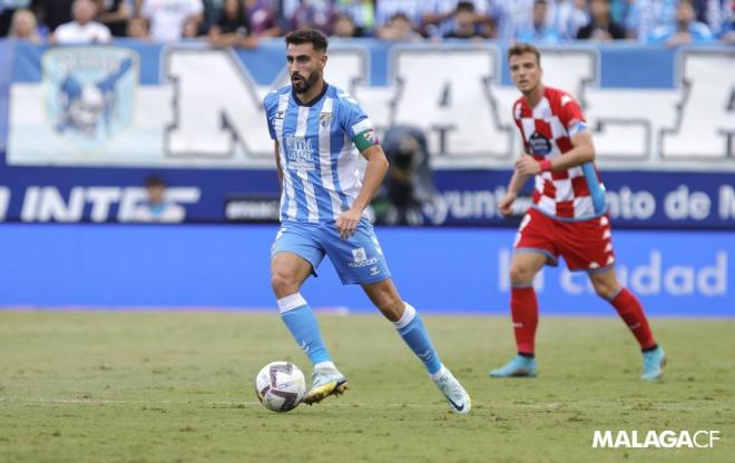 Luis Muñoz dirige un balón (Foto: MCF).