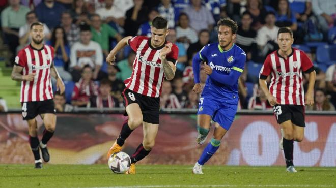 Oihan Sancet corre en el duelo ante el Getafe CF en el Coliseum (Foto: Athletic Club).