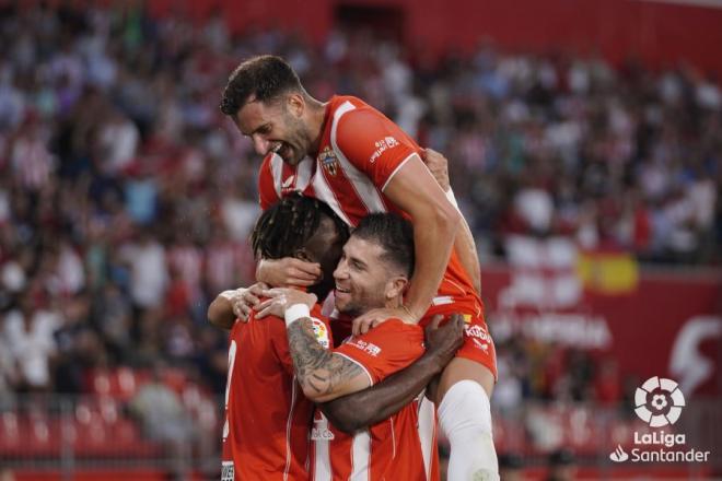 El Almería celebrando uno de los goles contra el Girona (Foto: LaLiga)