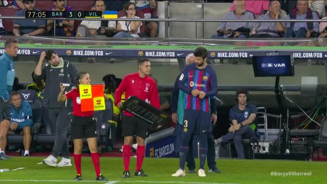 Gerard Piqué, preparado para salir en el Barça-Villarreal.