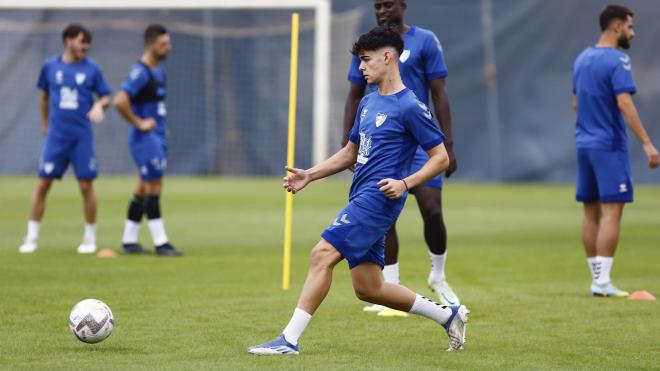 Andrés Caro, en el entrenamiento en la Federación (Foto: Málaga CF).