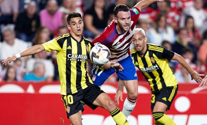 Sergio Bermejo y Manu Molina ante Quini ante el Granada (Foto: Real Zaragoza).