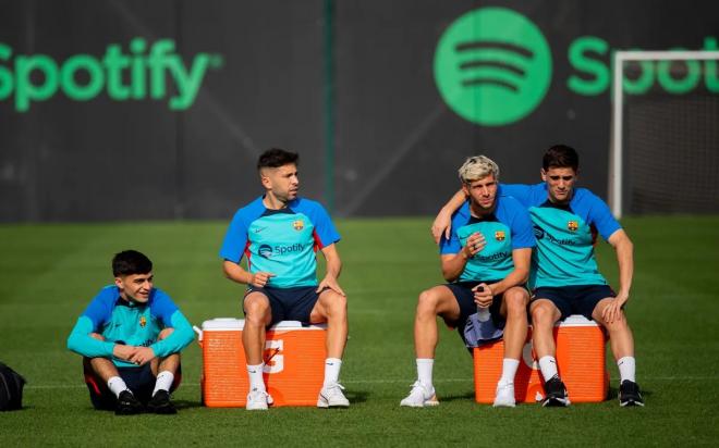 Pedri, Jordi Alba, Sergi Roberto y Gavi, en el entrenamiento del Barça (Foto: FCB).