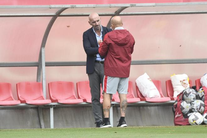 Sampaoli, junto a Monchi, en la sesión del viernes (Foto: Kiko Hurtado).