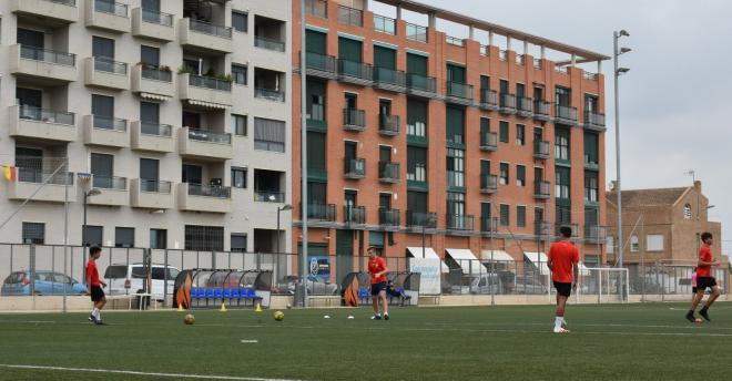 La Fundación Deportiva Municipal renovará el césped del campo de rugby de Quatre Carreres y del