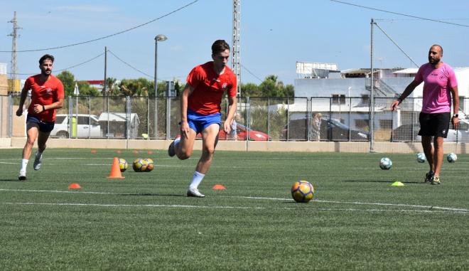 La Fundación Deportiva Municipal renovará el césped del campo de rugby de Quatre Carreres y del