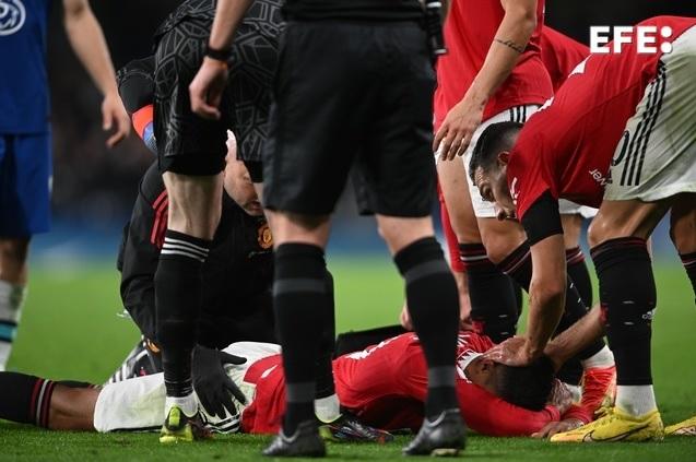 Raphael Varane, desconsolado en el Chelsea-United (Foto: EFE).