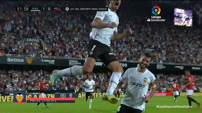 Valencia 1-0 Mallorca: Gol de Cavani y sonrisa de Gayà