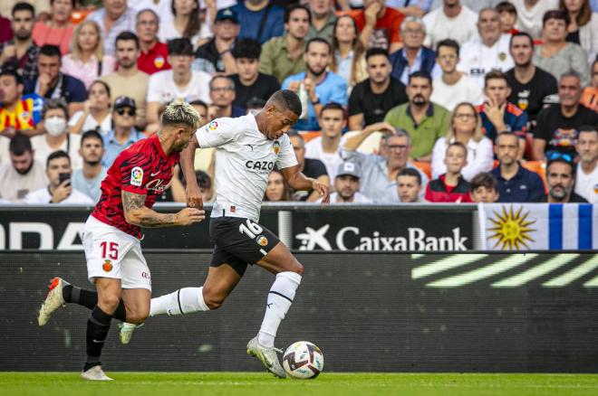 Lino es uno de los tres jugadores junto a Thierry y Giorgi que son titulares siempre (Foto: Valencia CF).