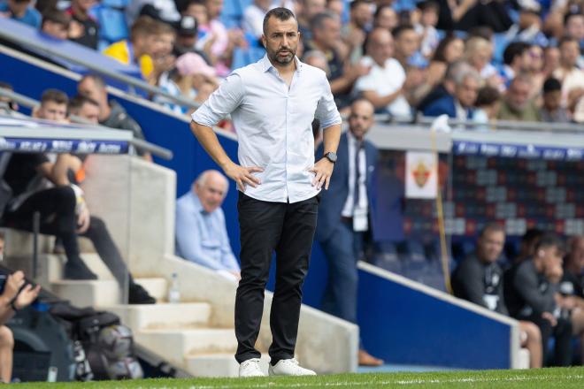 Diego Matínez se lamenta durante el Espanyol-Elche (Foto: Cordon Press).