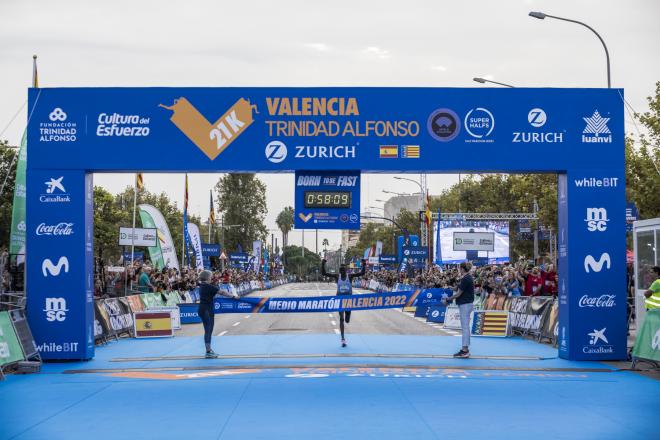 El atleta Kibiwott Kandie ha sido de nuevo el vencedor del 31º Medio Maratón Valencia Trinidad Al