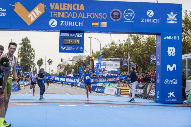 El atleta Kibiwott Kandie ha sido de nuevo el vencedor del 31º Medio Maratón Valencia Trinidad Al