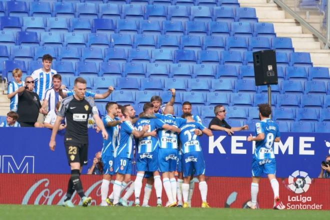 Celebración del Espanyol tras marcar al Elche (Foto: LaLiga).