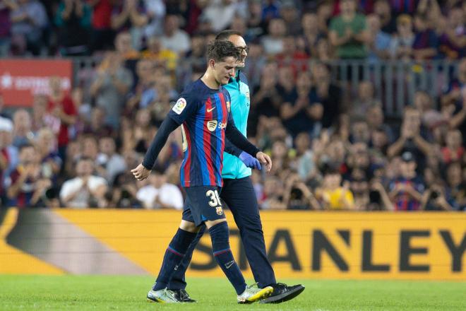 Gavi se retira llorando del Barcelona-Athletic (Foto: Cordon Press).