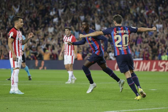 Sergi Roberto celebra con Dembélé su gol ante el Athletic (Foto: EFE).
