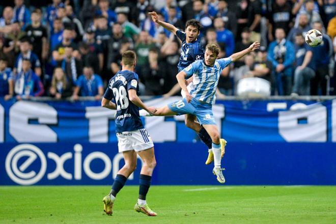 Aceves en una disputa del Oviedo-Málaga (Foto: ROV)