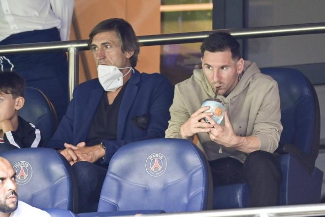 Messi bebiendo mate en un partido. Foto: Cordonpress