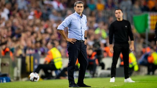 Los técnicos Ernesto Valverde y Xavi Hernández en el Camp Nou (Foto: Athletic Club).