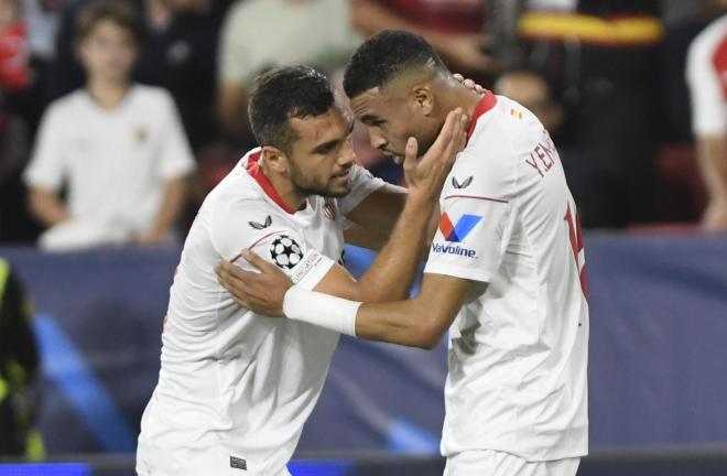 Jordán y En Nesyri, celebrando el gol (Foto: Kiko Hurtado).