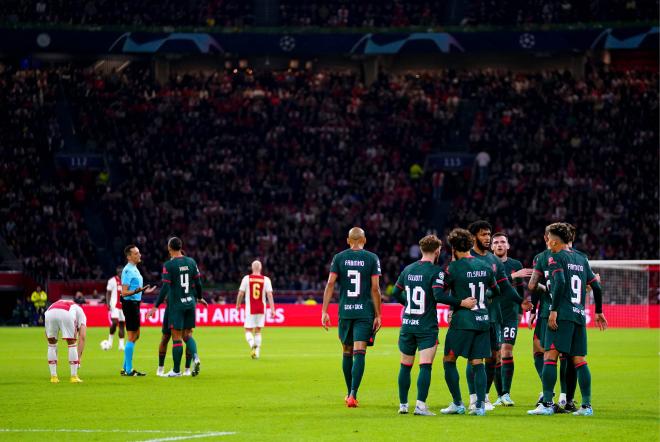 Los jugadores del Liverpool celebran un gol en casa del Ajax (Foto: Cordon Press).