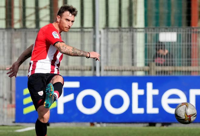 Fernando Amorebieta jugando con los veteranos del Athletic Club.