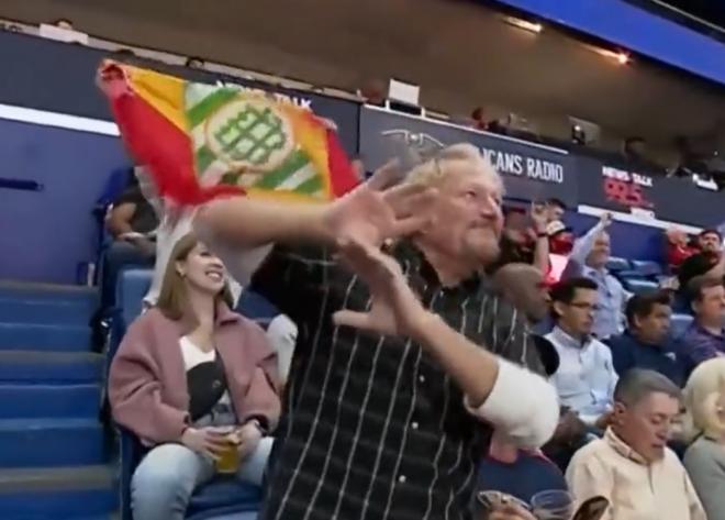 La bandera del Betis en la grada.